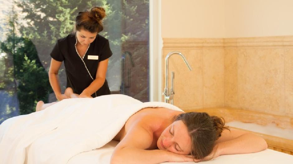 Treat yourself to an indulgent spa and massage experience for two at The Spa Nugget Point.
